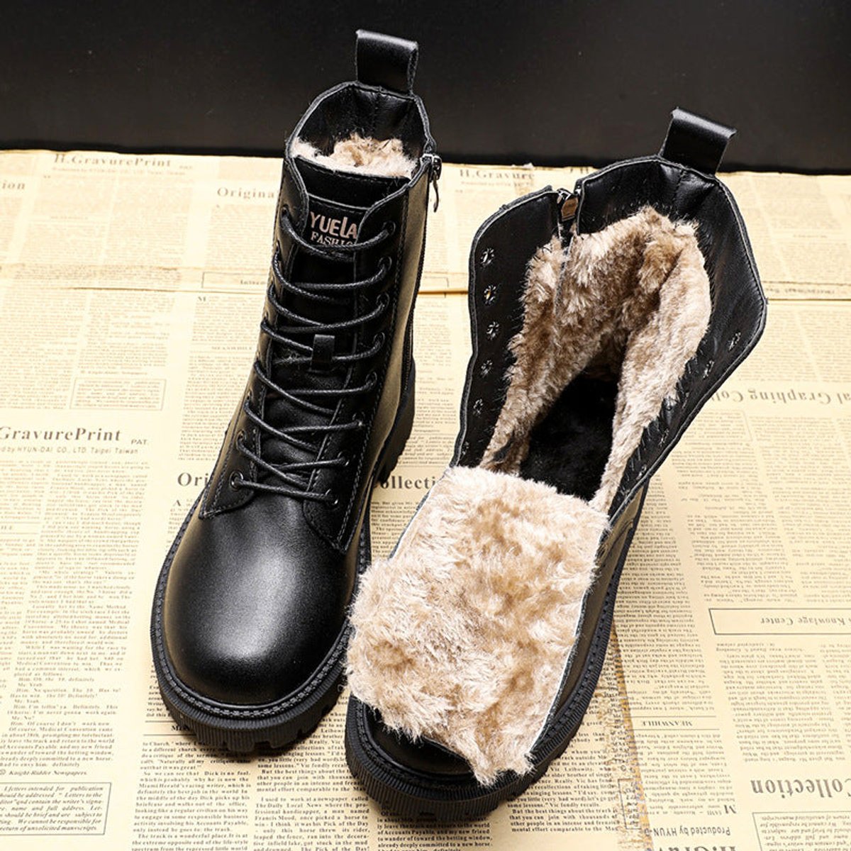 Women's Fleece-Lined Lace-Up Winter Ankle Boots in Black